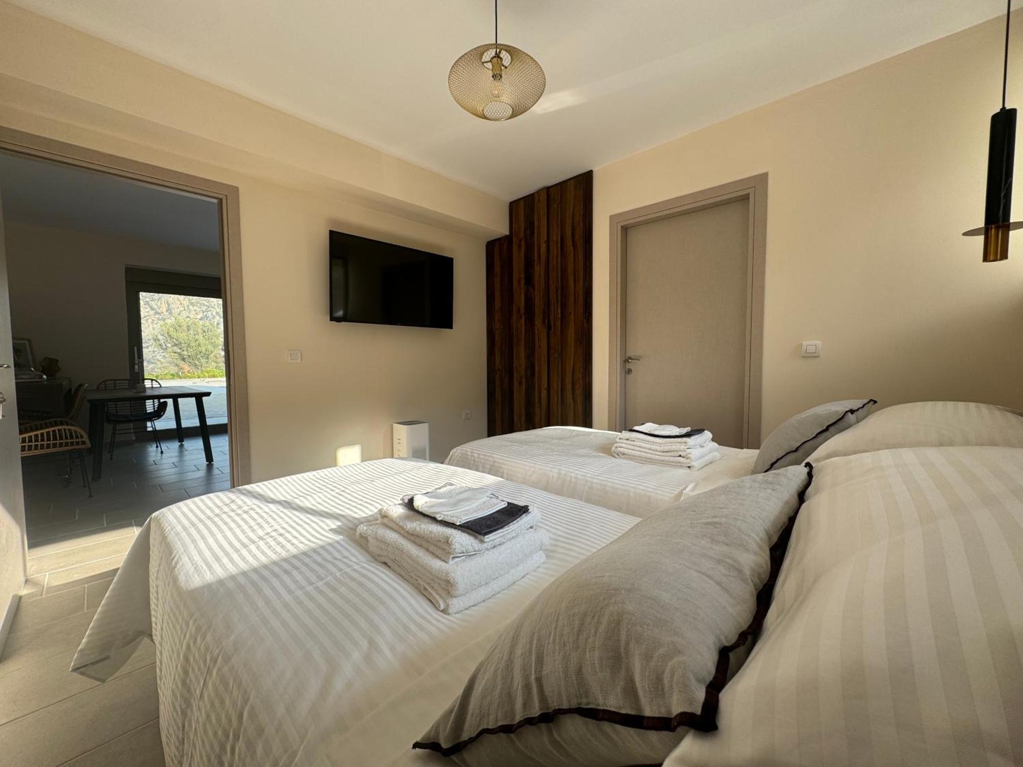 Topos Luxury Stay Heraion Лоутраки Экстерьер фото
